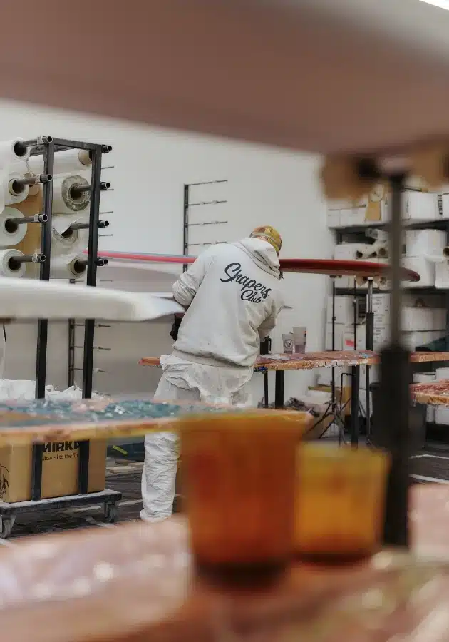 Redonnez vie à vos planches avec le Shapers Club Ding Repair !